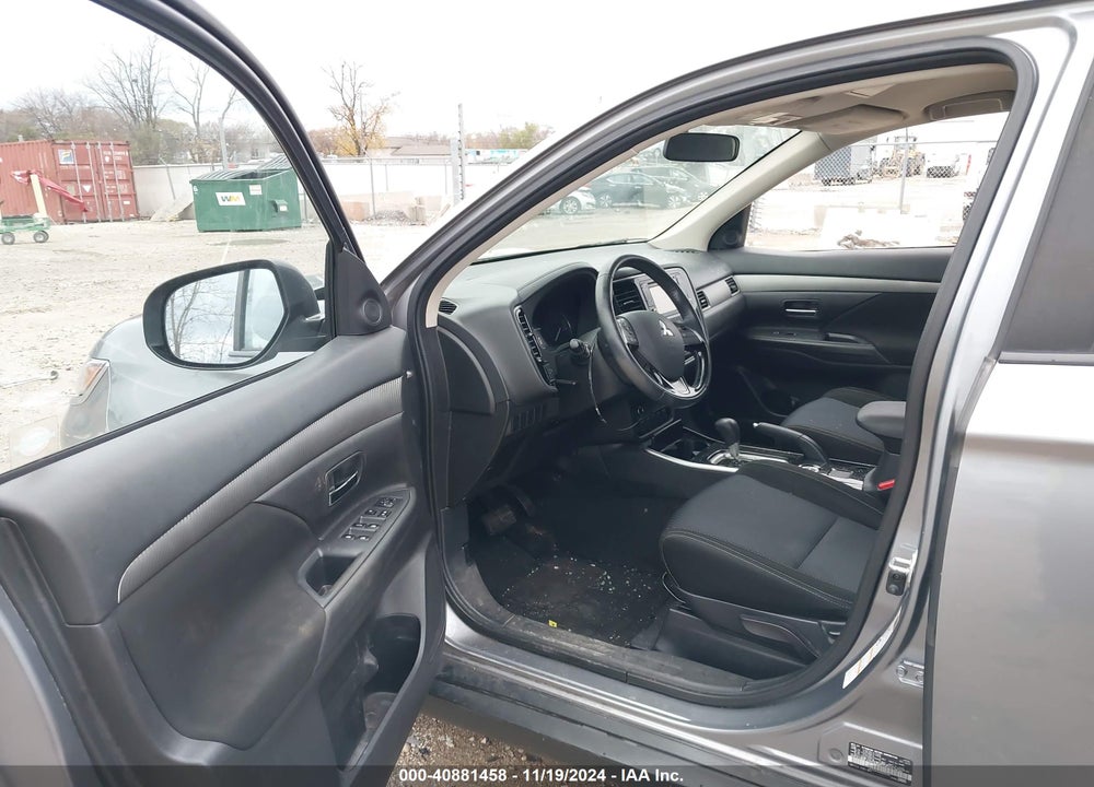 2017 MITSUBISHI OUTLANDER ES VIN: JA4AZ2A33HZ028326