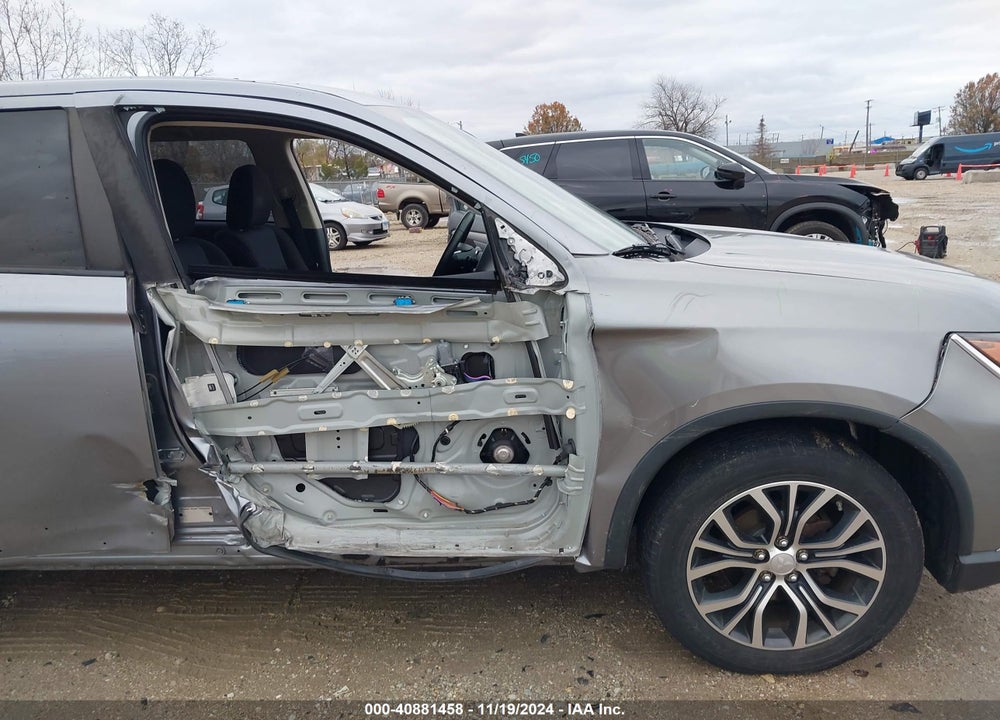 2017 MITSUBISHI OUTLANDER ES VIN: JA4AZ2A33HZ028326