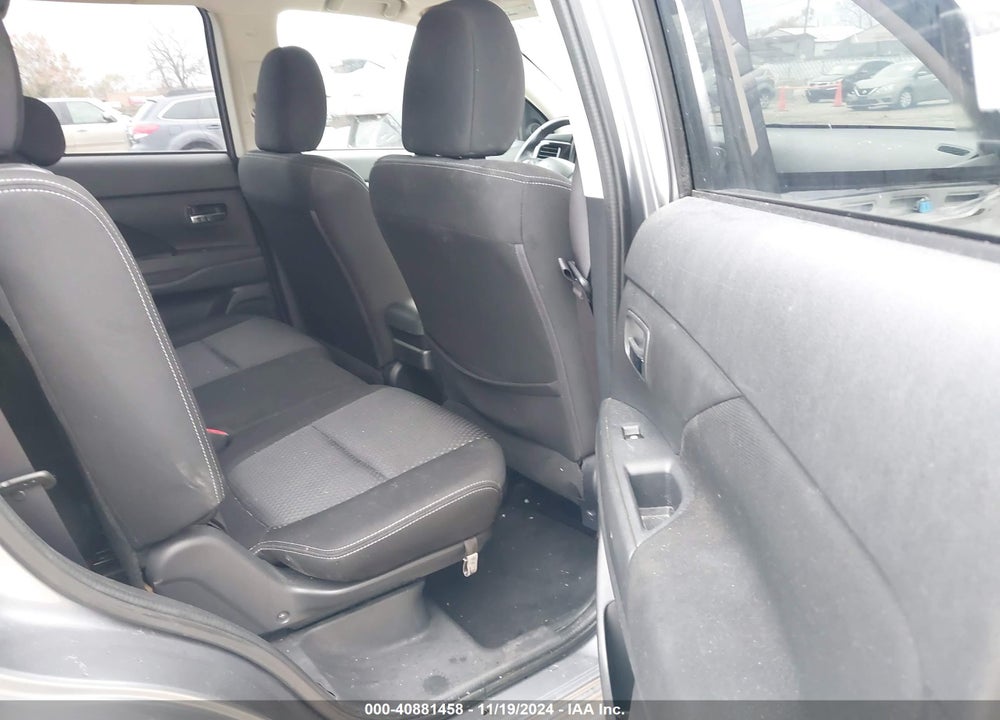 2017 MITSUBISHI OUTLANDER ES VIN: JA4AZ2A33HZ028326