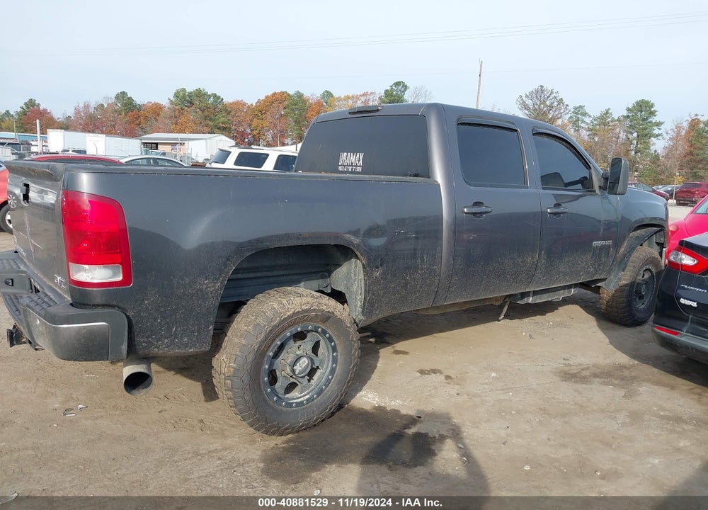 2011 GMC SIERRA 2500HD SLT VIN: 1GT121C82BF142856