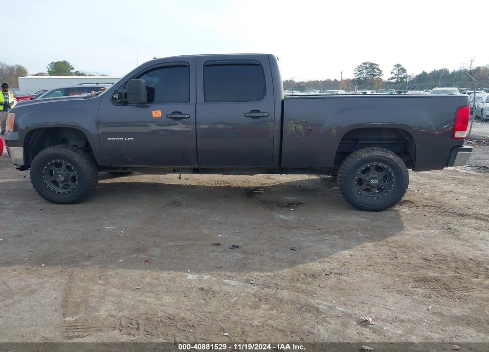 2011 GMC SIERRA 2500HD SLT VIN: 1GT121C82BF142856