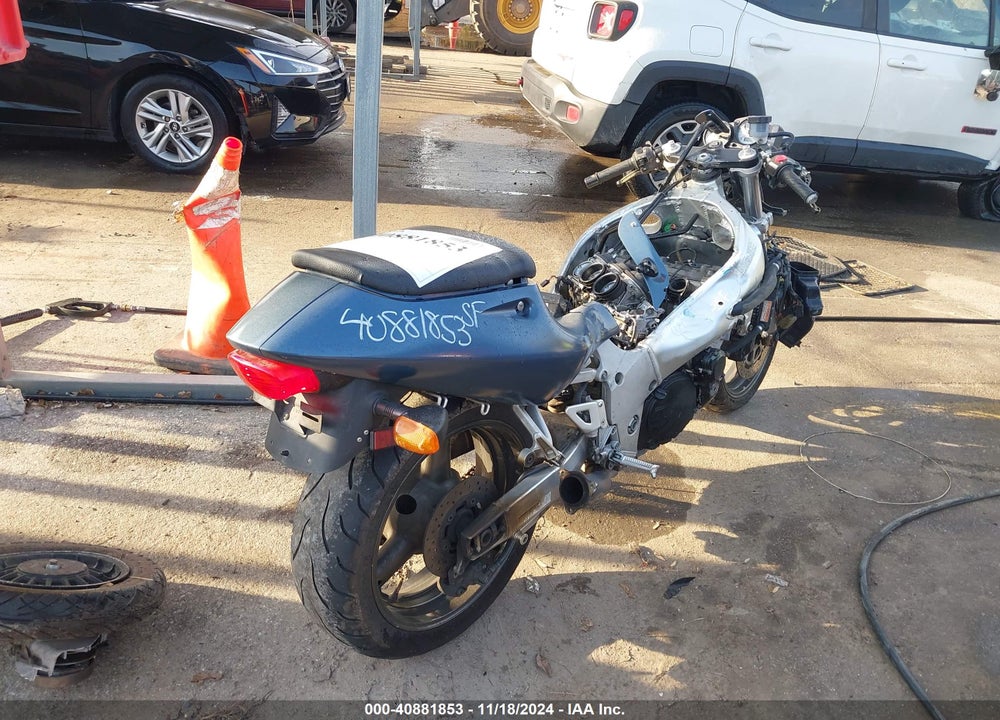 2000 SUZUKI GSX-R600 VIN: JS1GN78A5Y2101535