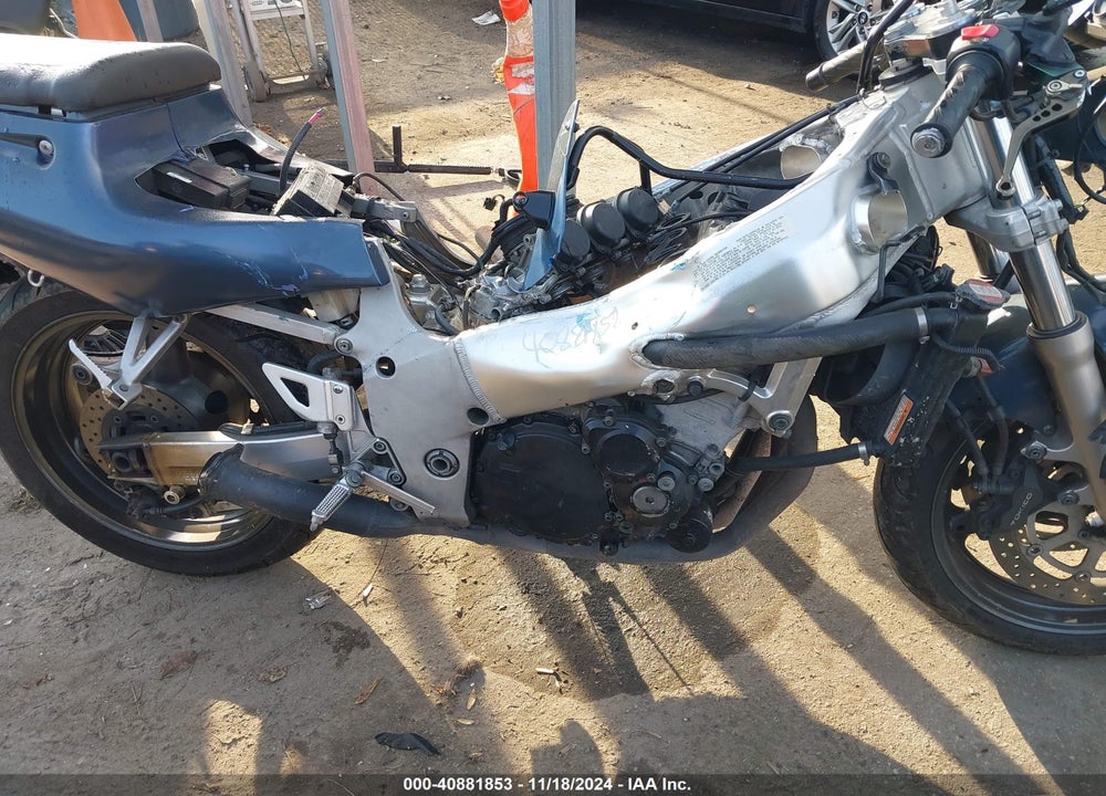 2000 SUZUKI GSX-R600 VIN: JS1GN78A5Y2101535