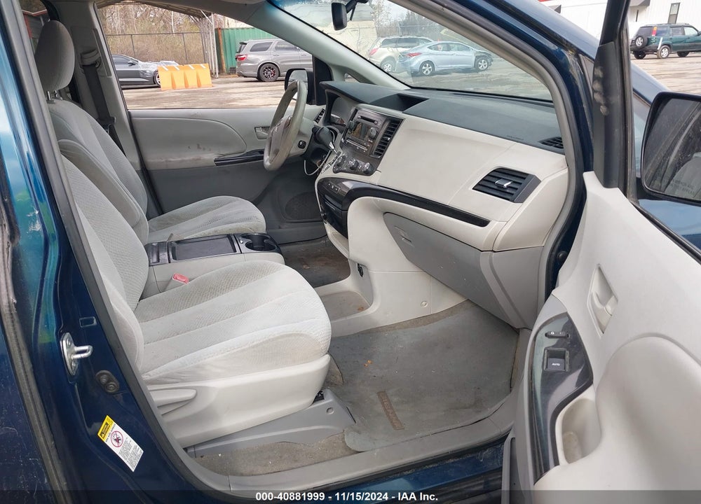 2011 TOYOTA SIENNA LE V6 VIN: 5TDKK3DC1BS124707