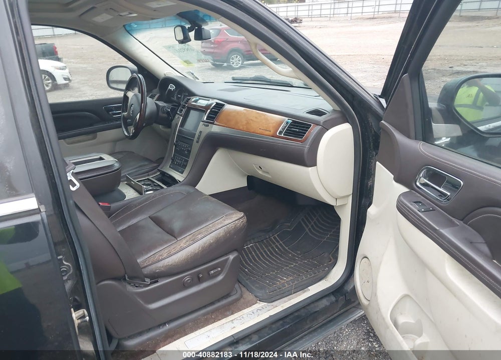 2011 CADILLAC ESCALADE ESV PLATINUM EDITION VIN: 1GYS3KEF7BR198559