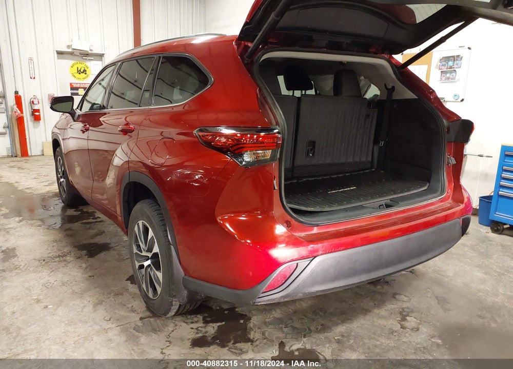2021 TOYOTA HIGHLANDER XLE VIN: 5TDHZRBH0MS158664