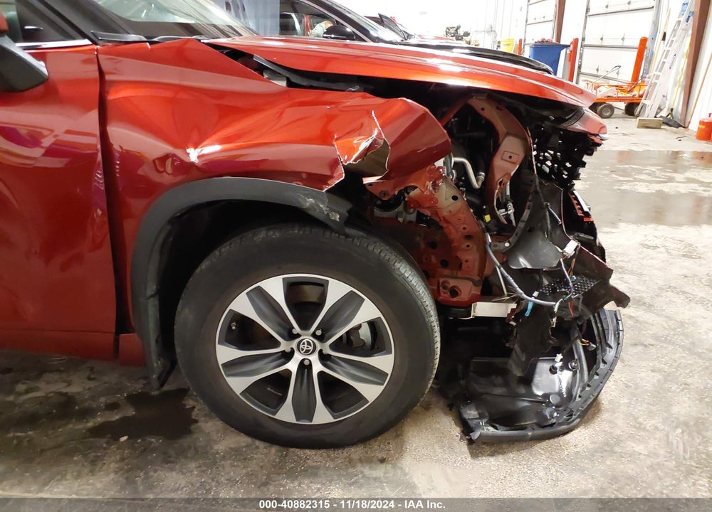 2021 TOYOTA HIGHLANDER XLE VIN: 5TDHZRBH0MS158664