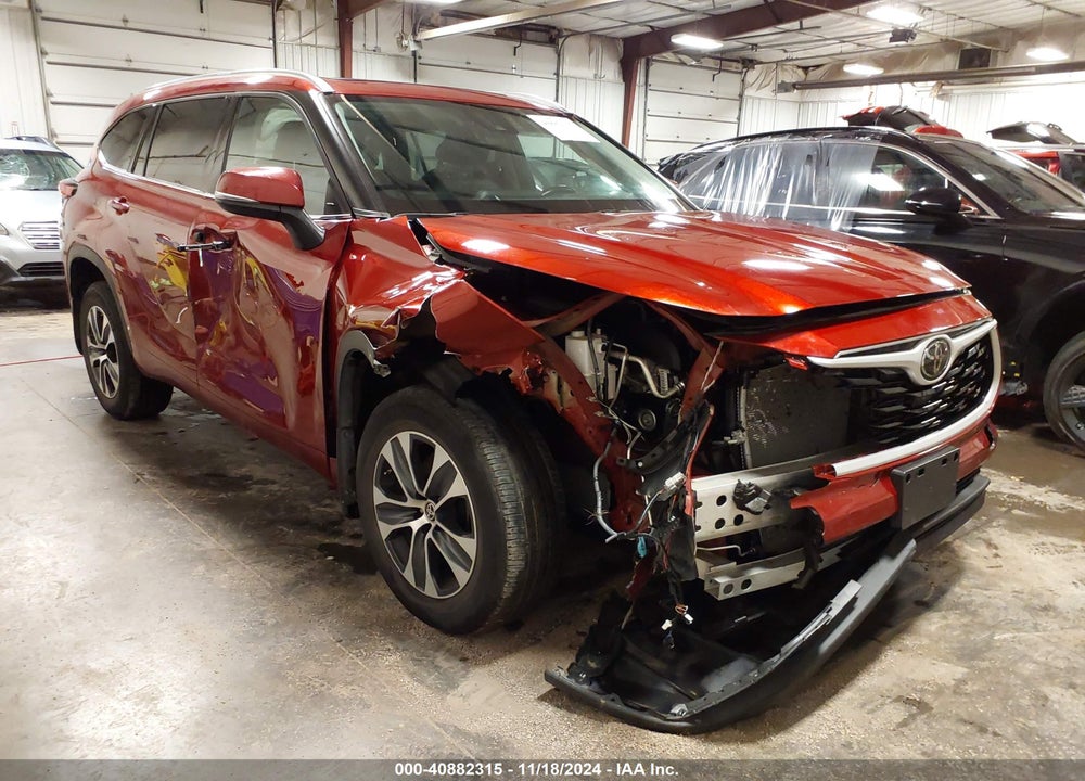 2021 TOYOTA HIGHLANDER XLE VIN: 5TDHZRBH0MS158664