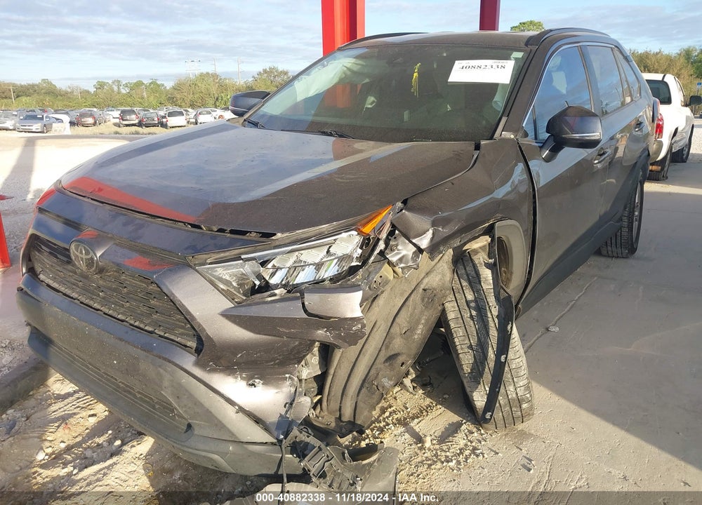 2021 TOYOTA RAV4 XLE VIN: 2T3W1RFV1MW108322