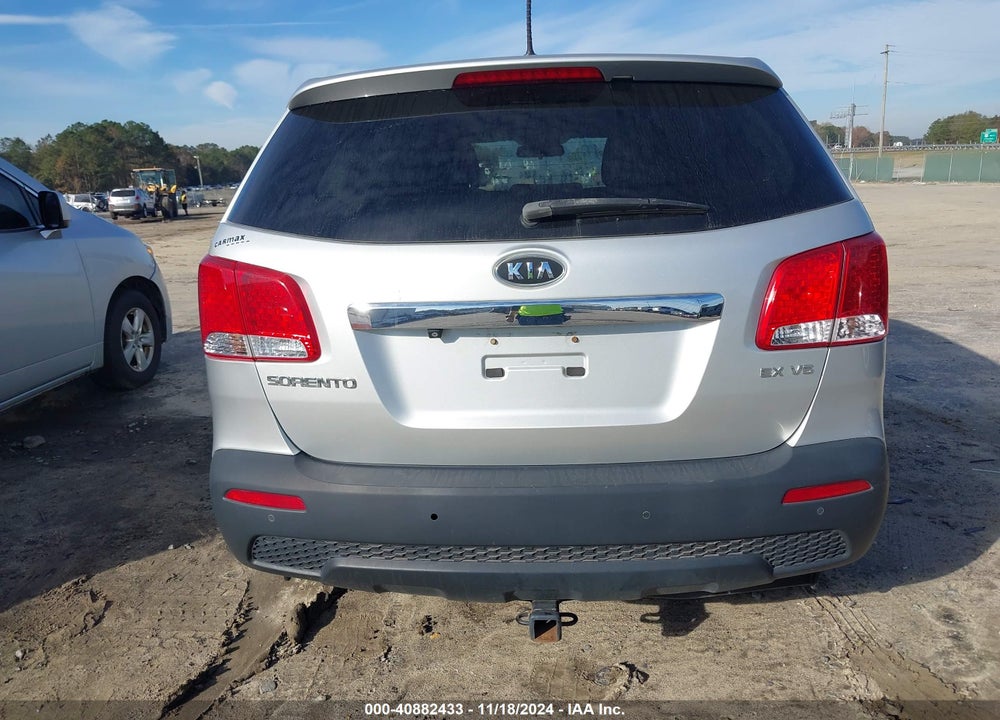 2011 KIA SORENTO EX V6 VIN: 5XYKUDA27BG025365