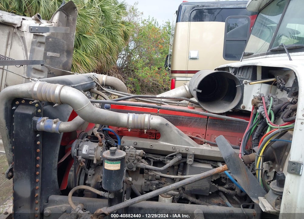 1999 FREIGHTLINER CONVENTIONAL FLD120 VIN: 1FUYDDYB6XLA19435