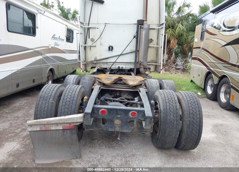 1999 FREIGHTLINER CONVENTIONAL FLD120 VIN: 1FUYDDYB6XLA19435