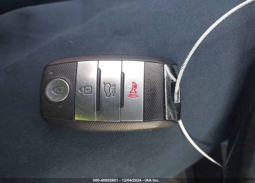 2016 KIA SORENTO 3.3L SXL VIN: 5XYPK4A5XGG101061