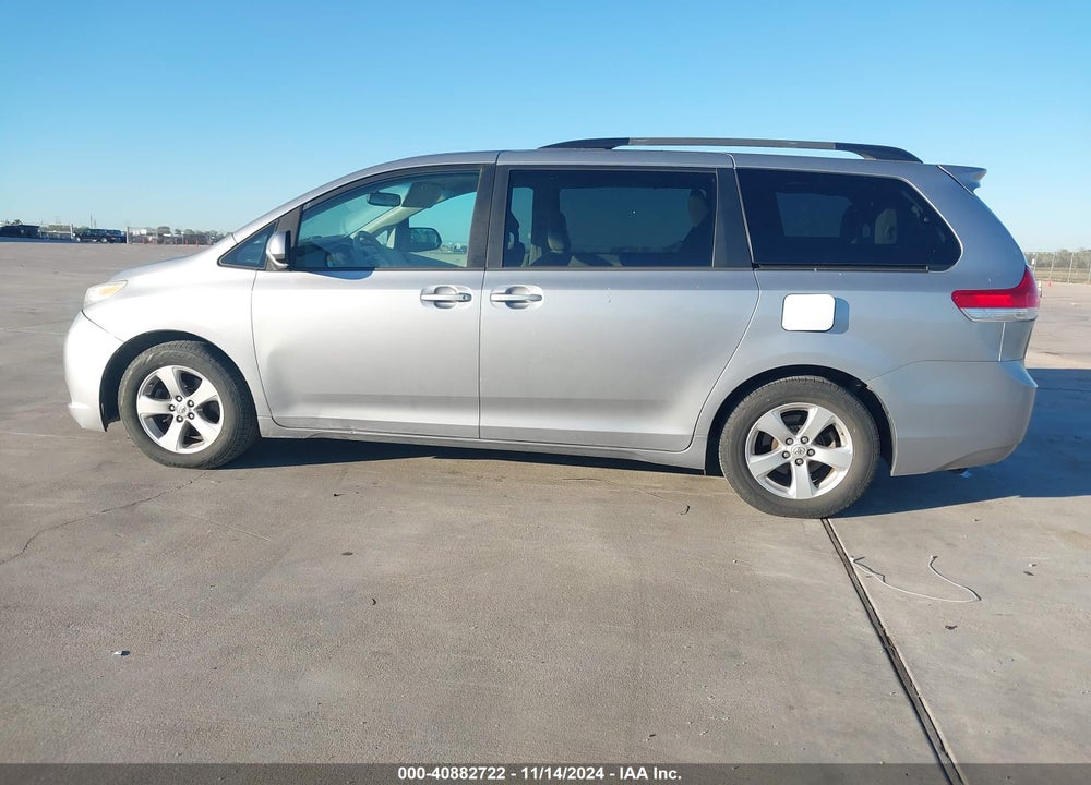 2013 TOYOTA SIENNA LE V6 8 PASSENGER VIN: 5TDKK3DC2DS383550