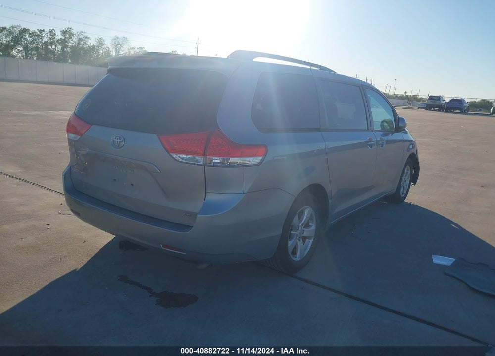 2013 TOYOTA SIENNA LE V6 8 PASSENGER VIN: 5TDKK3DC2DS383550