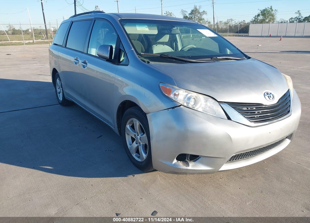 2013 TOYOTA SIENNA LE V6 8 PASSENGER VIN: 5TDKK3DC2DS383550