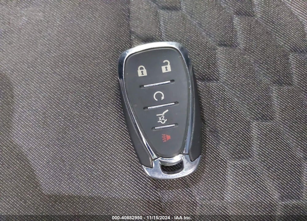 2018 CHEVROLET EQUINOX LT VIN: 2GNAXTEX8J6156178