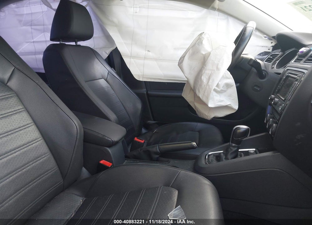 2015 VOLKSWAGEN JETTA 1.8T SEL VIN: 3VWL07AJ2FM357809