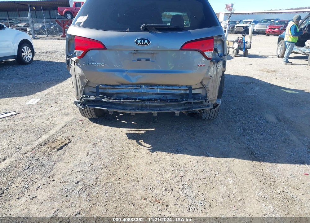 2015 KIA SORENTO LX VIN: 5XYKT4A61FG657662