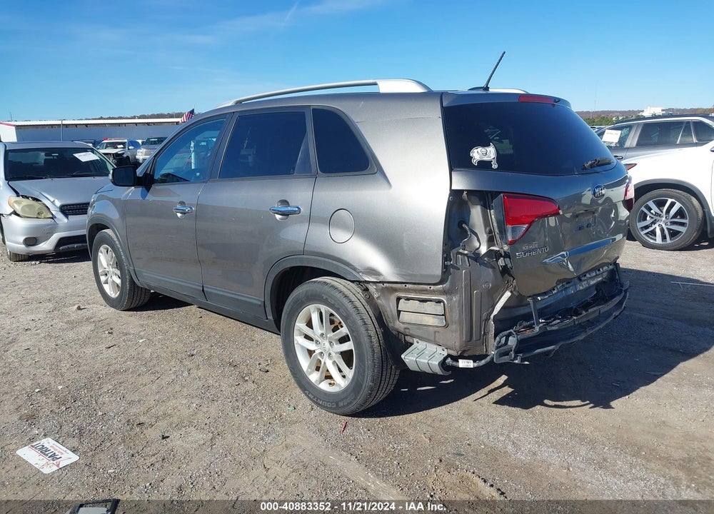 2015 KIA SORENTO LX VIN: 5XYKT4A61FG657662