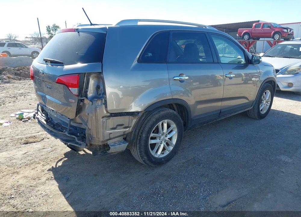 2015 KIA SORENTO LX VIN: 5XYKT4A61FG657662