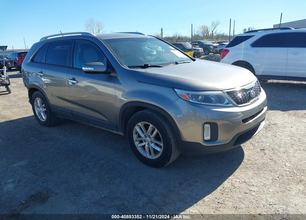 2015 KIA SORENTO LX VIN: 5XYKT4A61FG657662