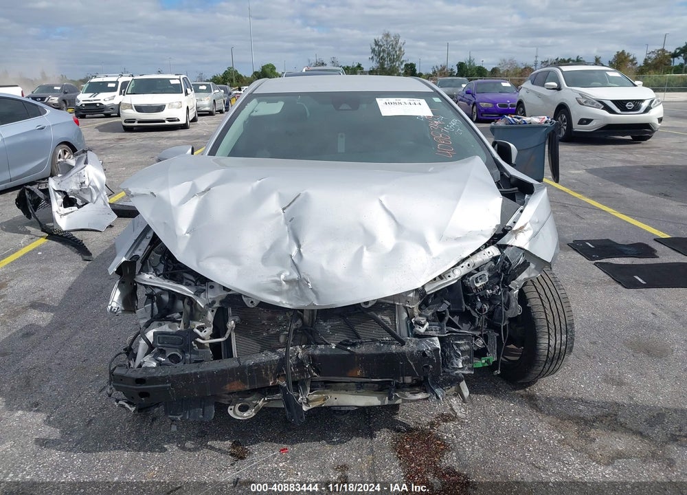 2018 TOYOTA COROLLA SE VIN: 5YFBURHE1JP785993