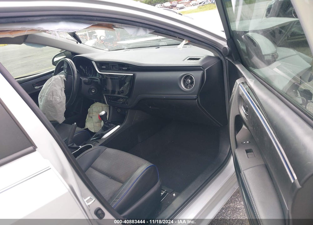 2018 TOYOTA COROLLA SE VIN: 5YFBURHE1JP785993