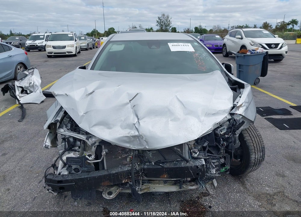 2018 TOYOTA COROLLA SE VIN: 5YFBURHE1JP785993