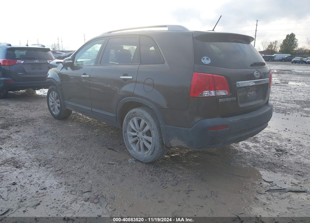 2011 KIA SORENTO EX VIN: 5XYKU4A18BG130536