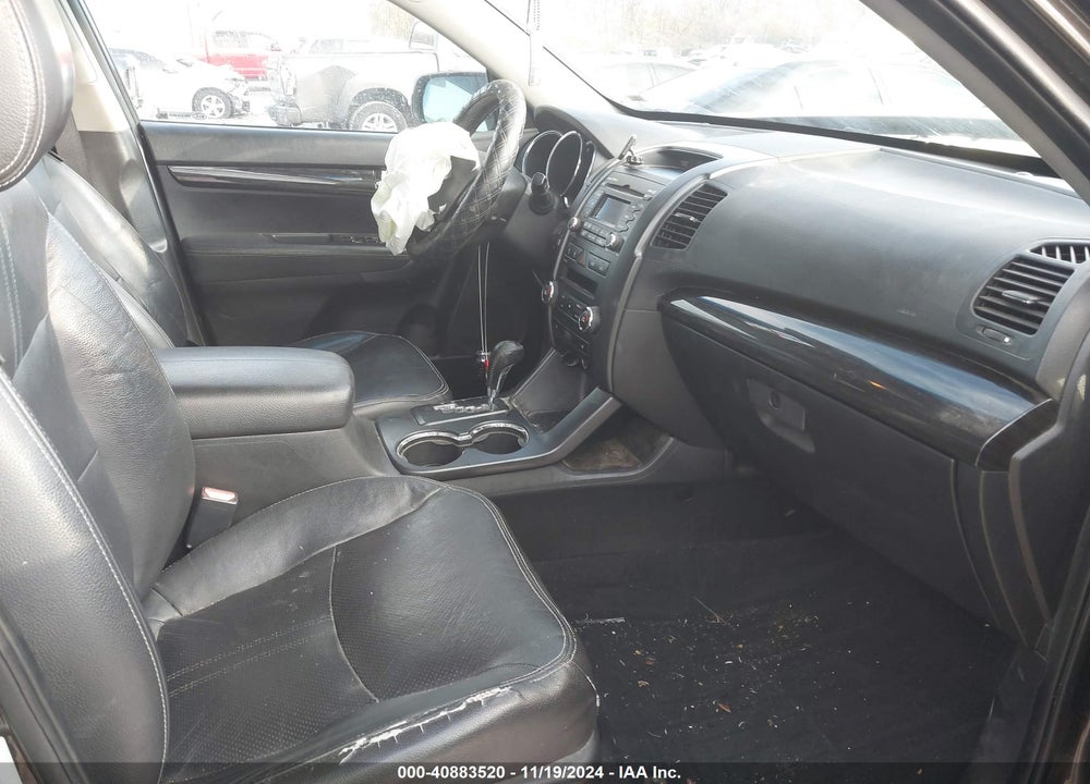 2011 KIA SORENTO EX VIN: 5XYKU4A18BG130536