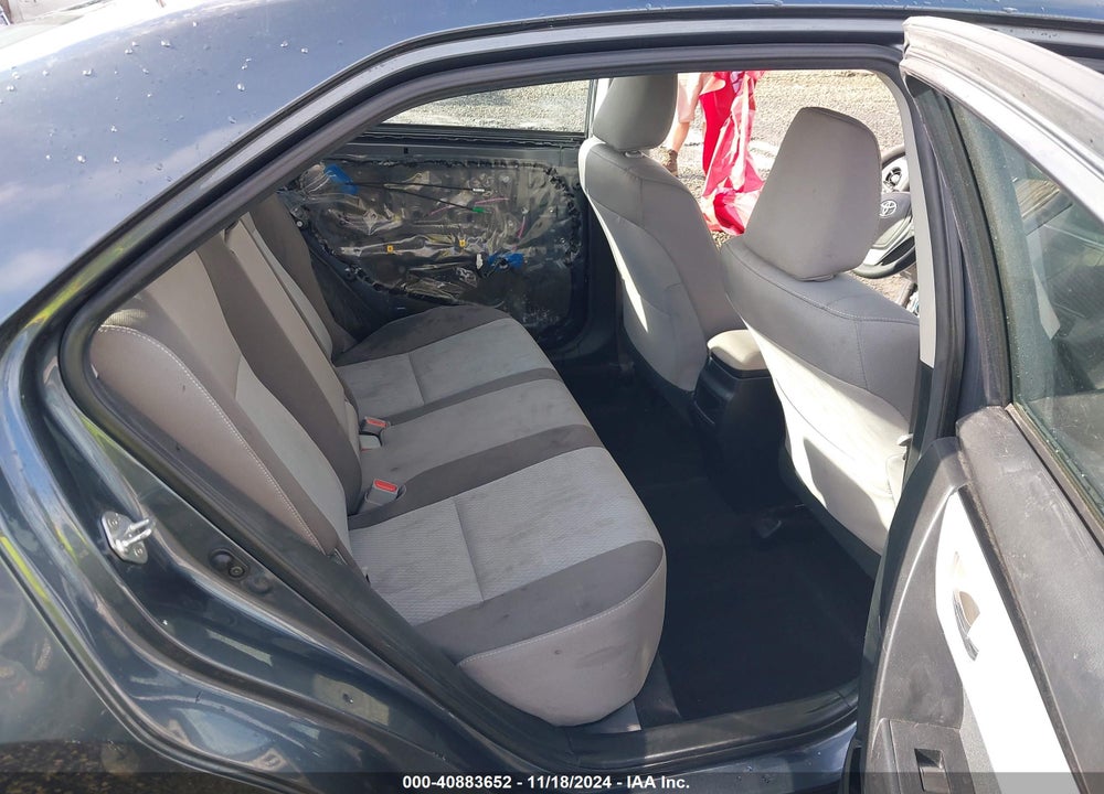 2018 TOYOTA COROLLA LE VIN: 2T1BURHE8JC033904