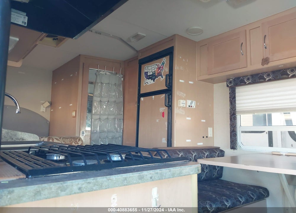 2010 FORD E-350 CUTAWAY VIN: 1FDWE3FL9ADA20364
