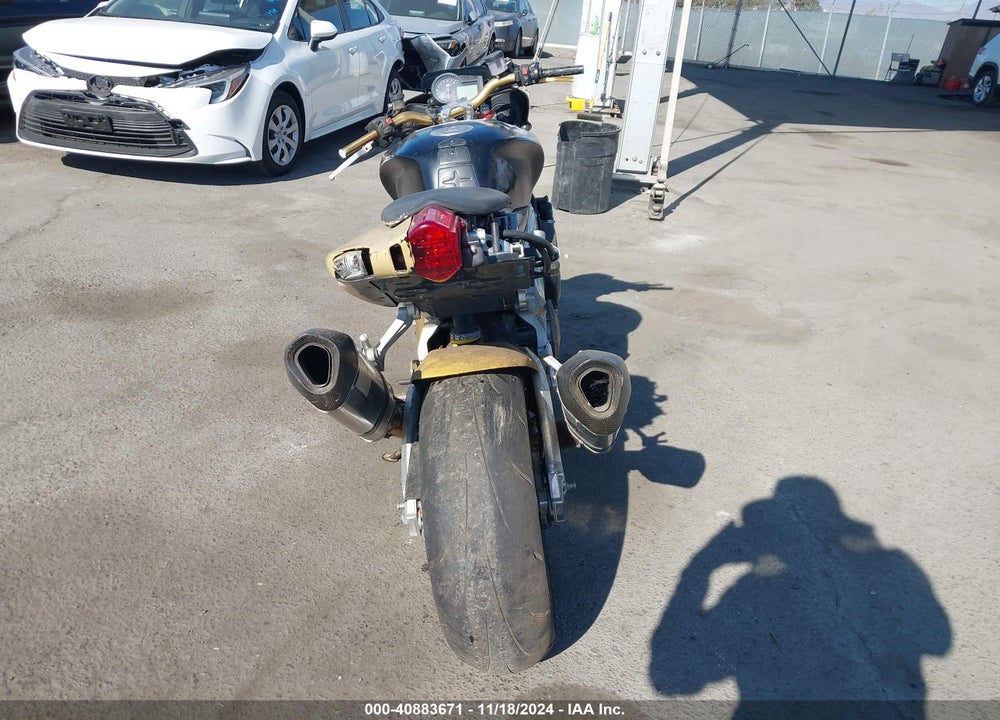 2010 APRILIA TUONO 1000 VIN: ZD4RRTT16AS001151