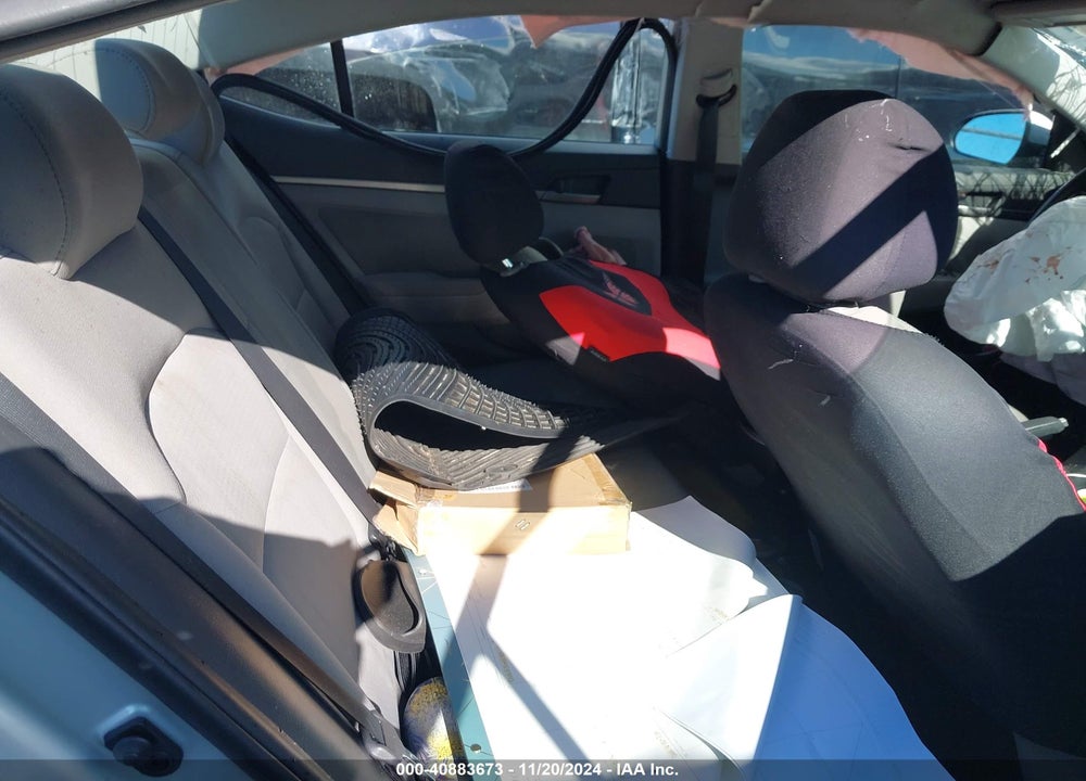 2018 HYUNDAI ELANTRA VIN: 5NPD84LF2JH399824