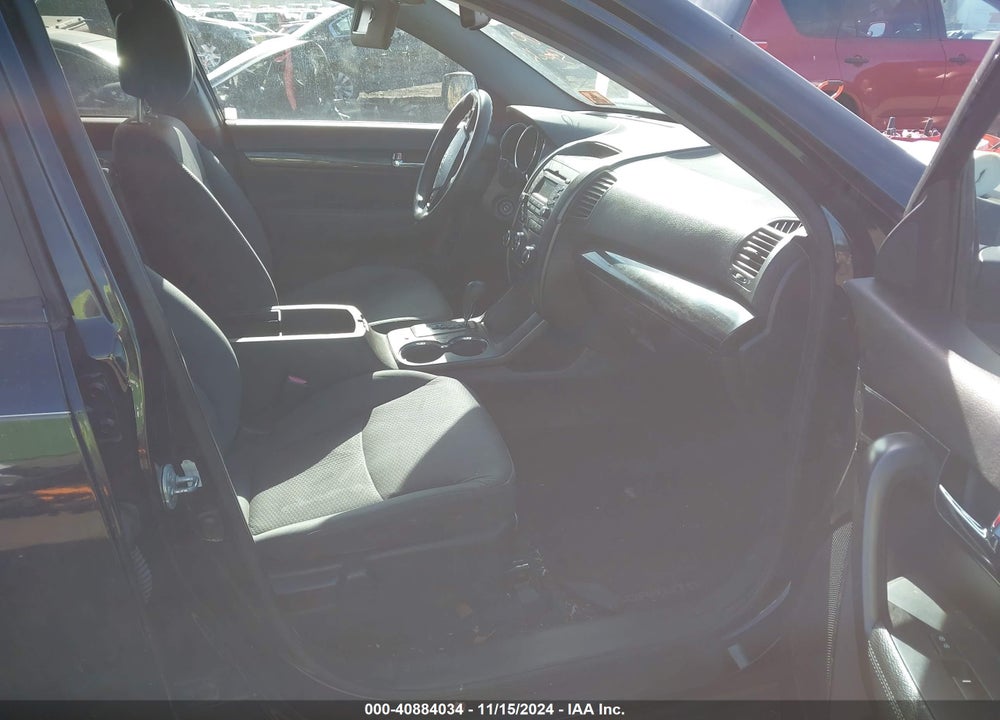 2013 KIA SORENTO LX VIN: 5XYKT3A16DG383659