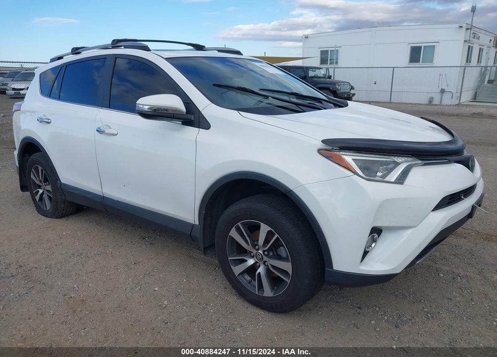 2018 TOYOTA RAV4 ADVENTURE/XLE VIN: JTMRFREV6JJ741800