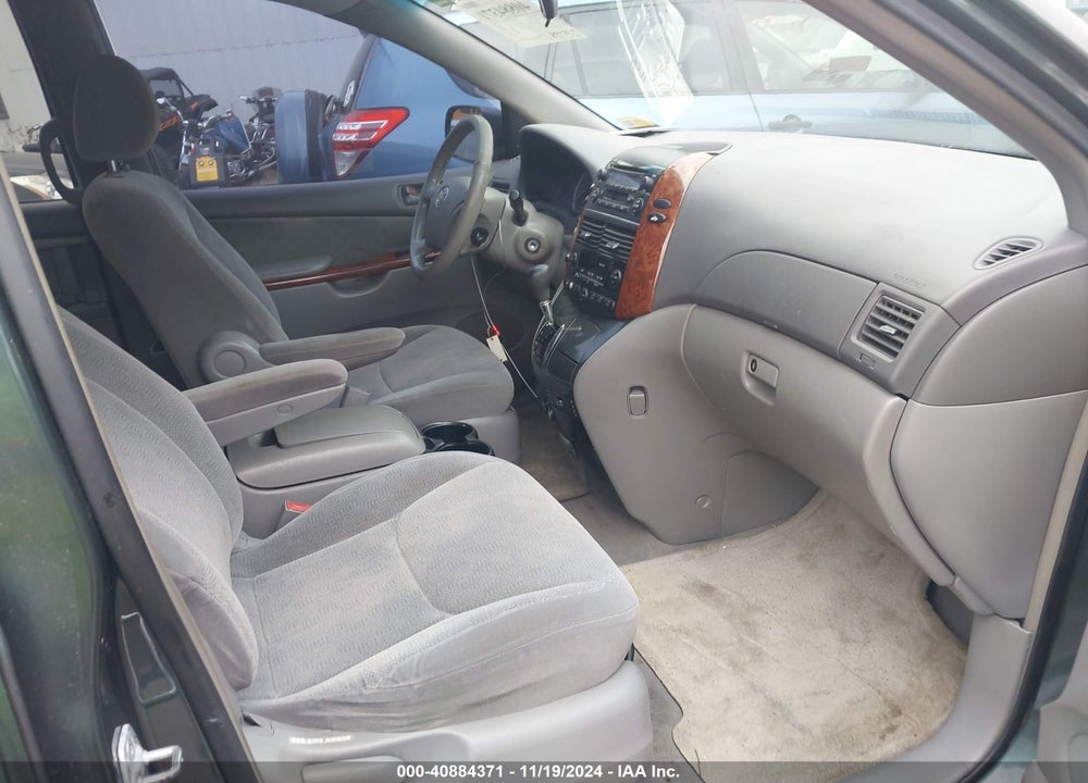 2004 TOYOTA SIENNA XLE VIN: 5TDZA22C24S167986