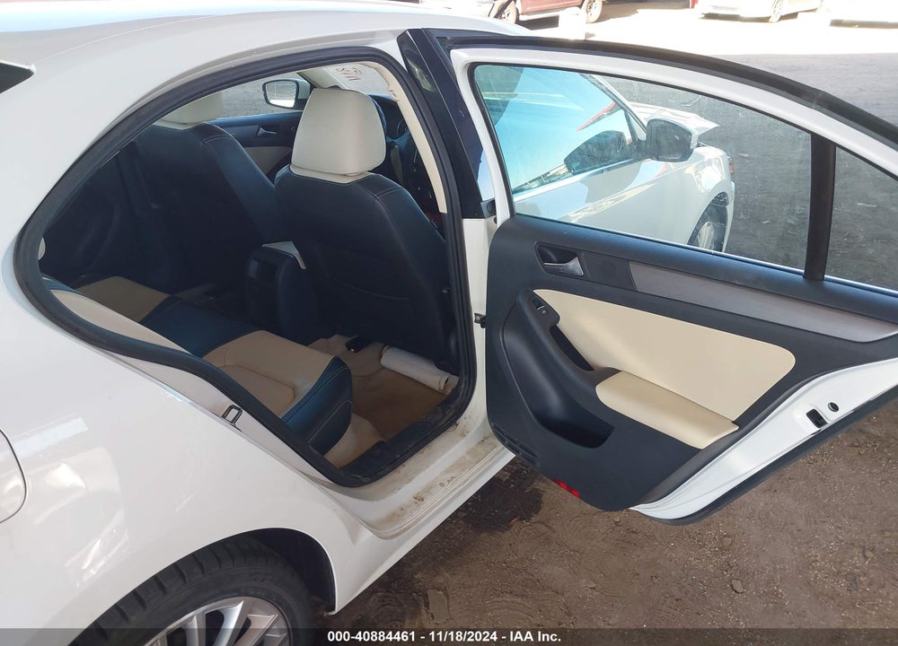 2013 VOLKSWAGEN JETTA 2.5L SEL VIN: 3VWLX7AJ7DM235178