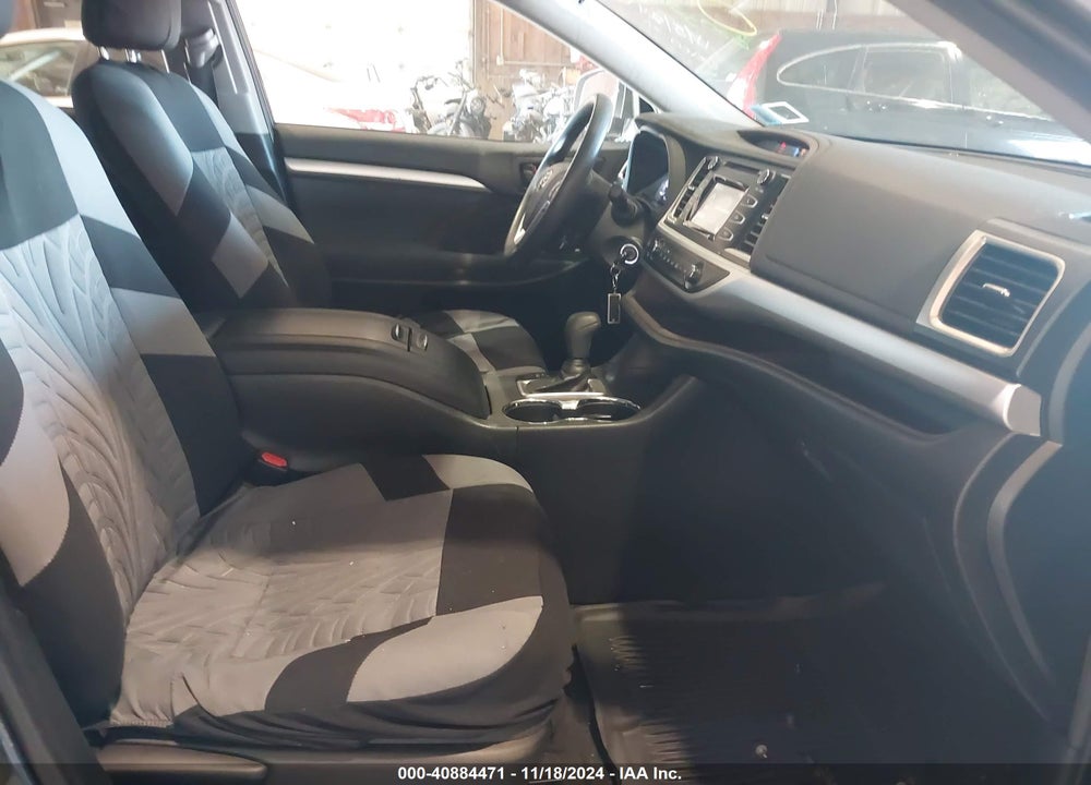 2019 TOYOTA HIGHLANDER LE VIN: 5TDBZRFH8KS740959