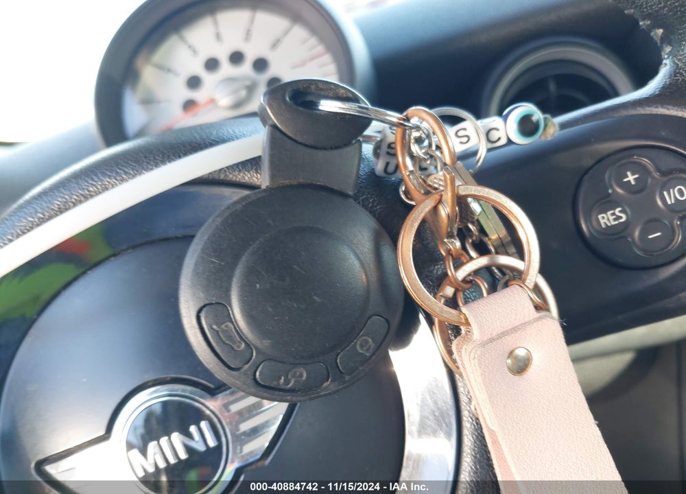 2012 MINI COOPER VIN: WMWSU3C51CT256749