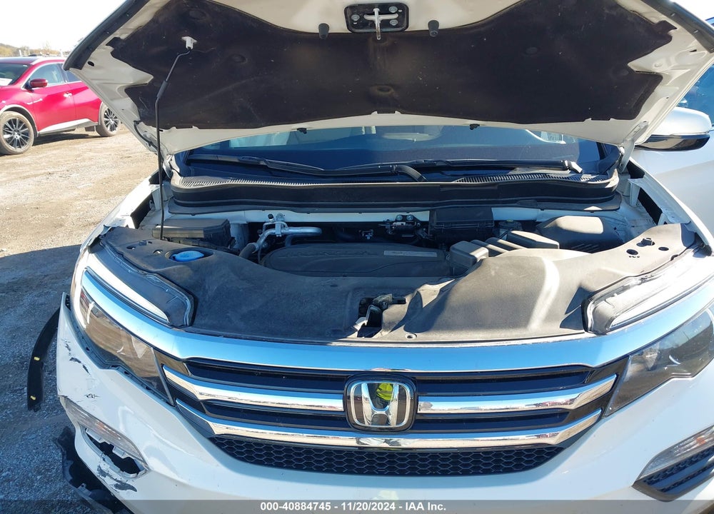 2018 HONDA PILOT TOURING VIN: 5FNYF6H97JB008588