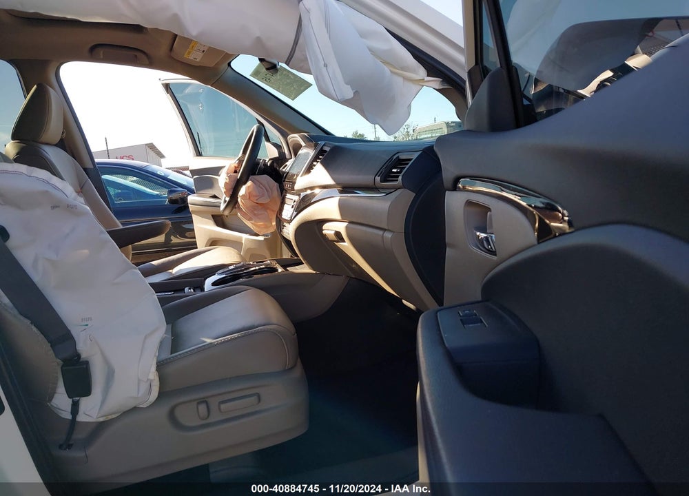 2018 HONDA PILOT TOURING VIN: 5FNYF6H97JB008588