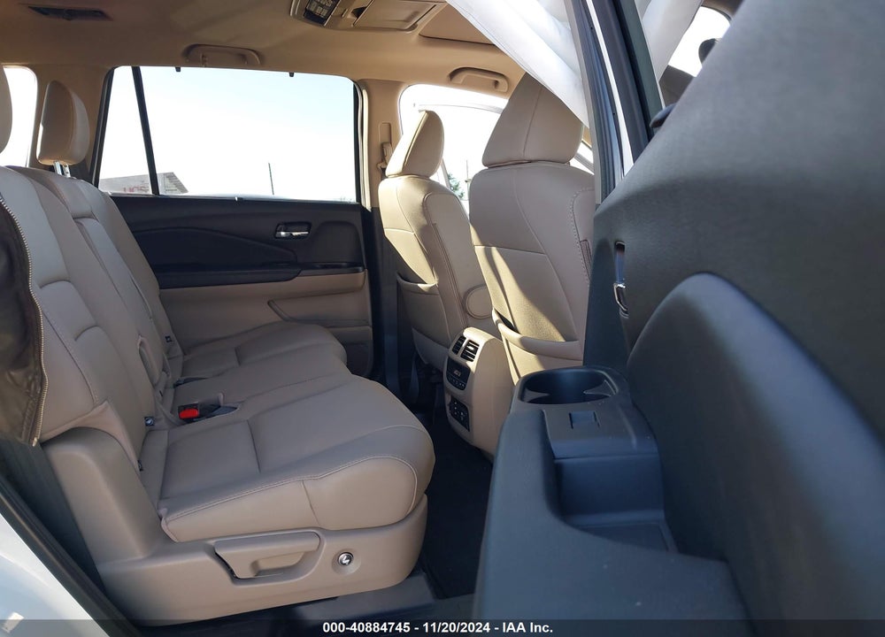 2018 HONDA PILOT TOURING VIN: 5FNYF6H97JB008588