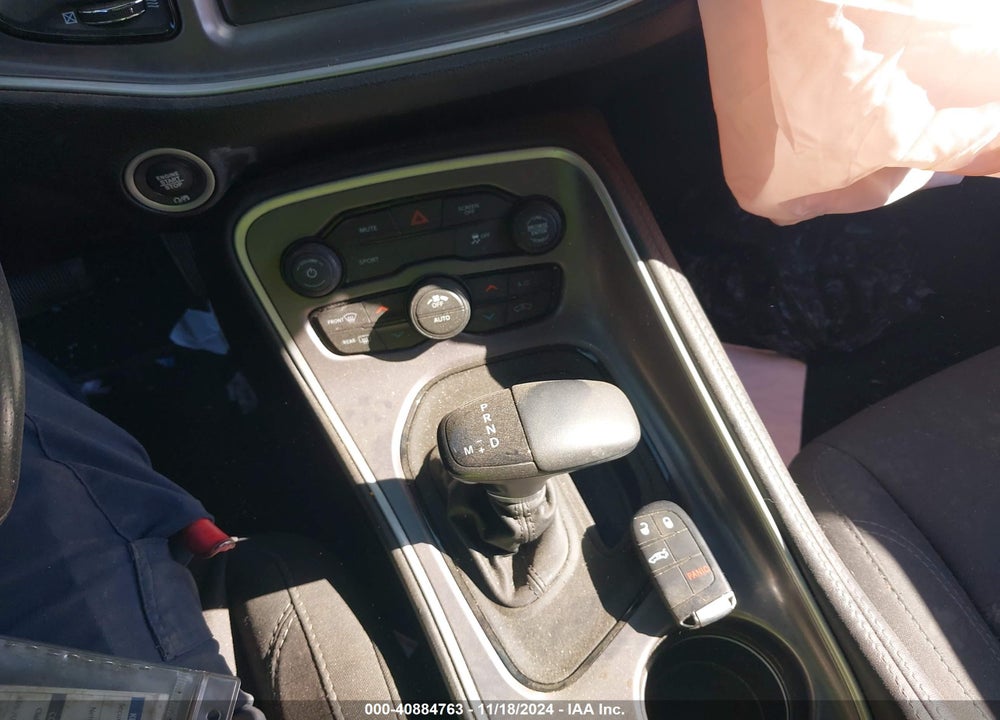 2019 DODGE CHALLENGER SXT VIN: 2C3CDZAG7KH670097