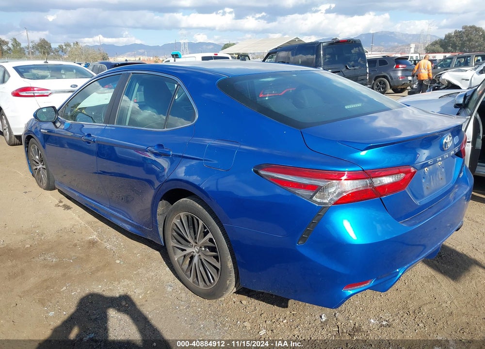 2018 TOYOTA CAMRY SE VIN: 4T1B11HKXJU110321