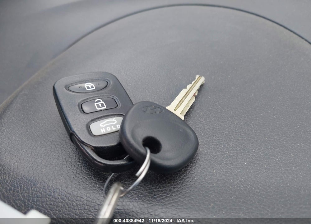 2013 HYUNDAI ELANTRA GLS VIN: KMHDH4AE2DU812633