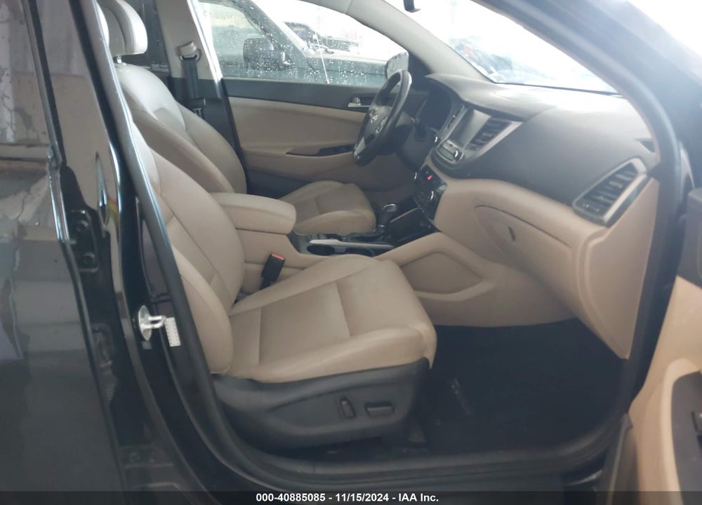 2017 HYUNDAI TUCSON SE PLUS VIN: KM8J3CA41HU463716