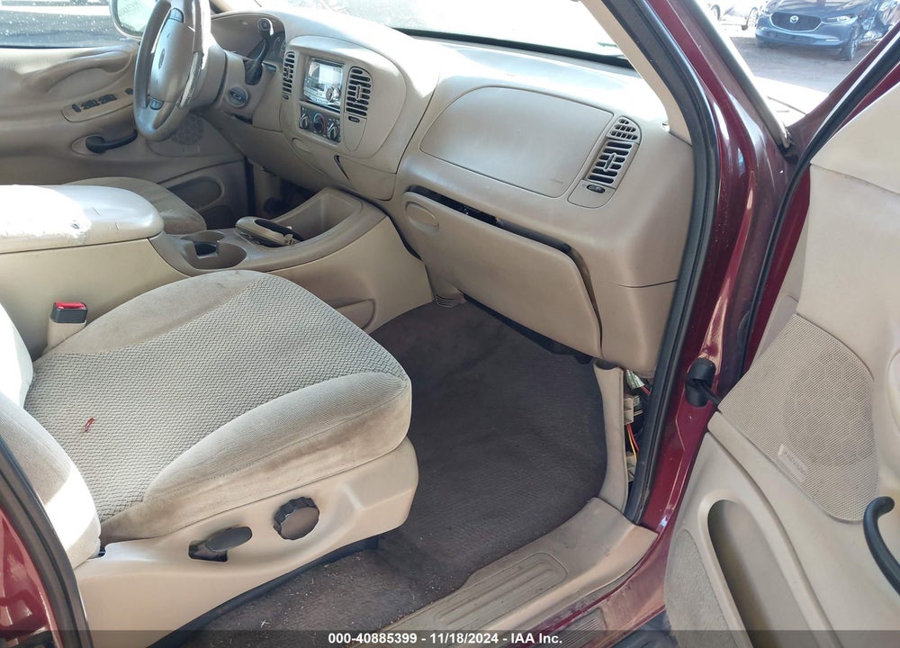 2000 FORD EXPEDITION XLT VIN: 1FMRU15L1YLC11461