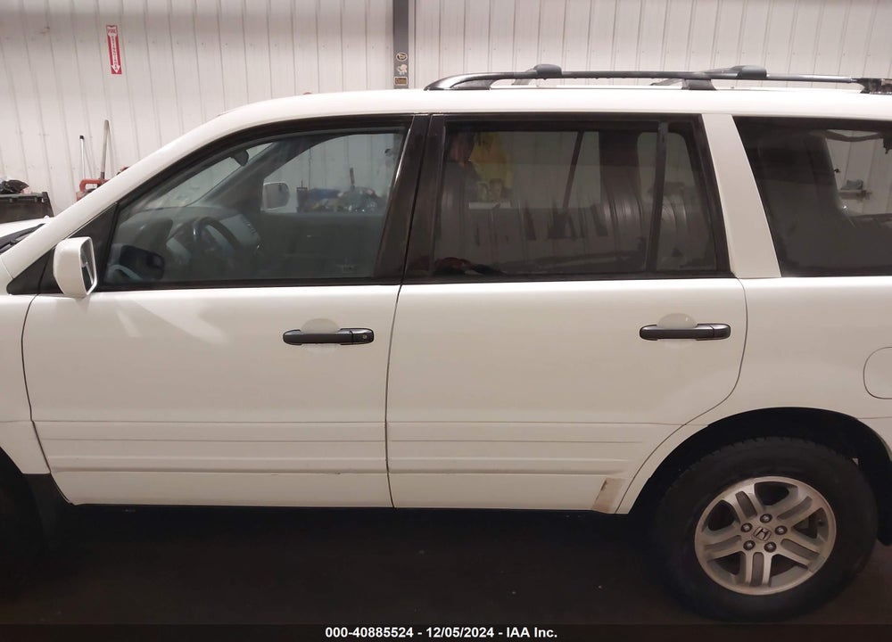 2005 HONDA PILOT EX-L VIN: 5FNYF18575B025168